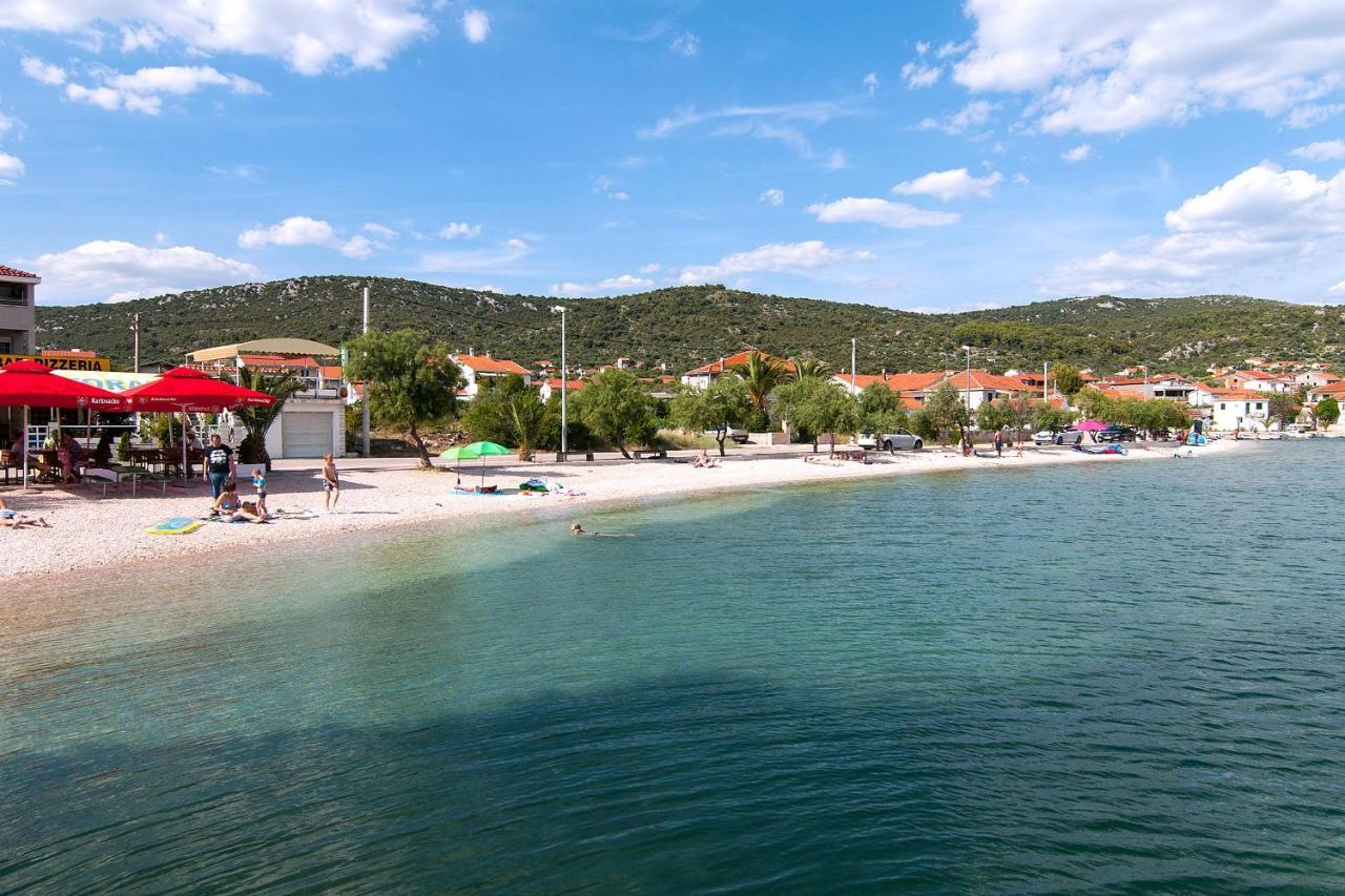 Apartments By The Sea Vinisce, Trogir - 5229 Dış mekan fotoğraf