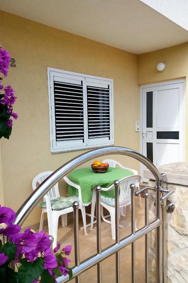 Apartments By The Sea Vinisce, Trogir - 5229 Dış mekan fotoğraf
