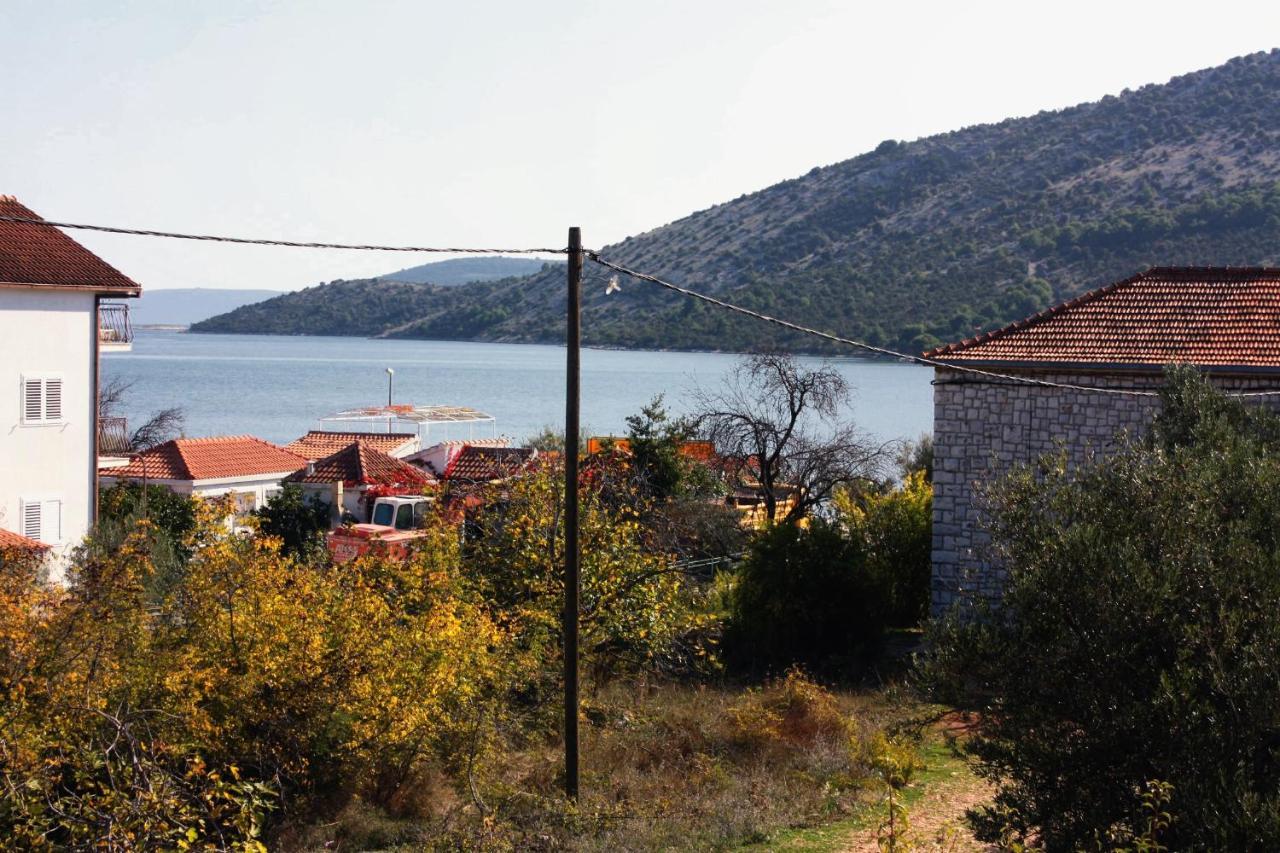 Apartments By The Sea Vinisce, Trogir - 5229 Dış mekan fotoğraf