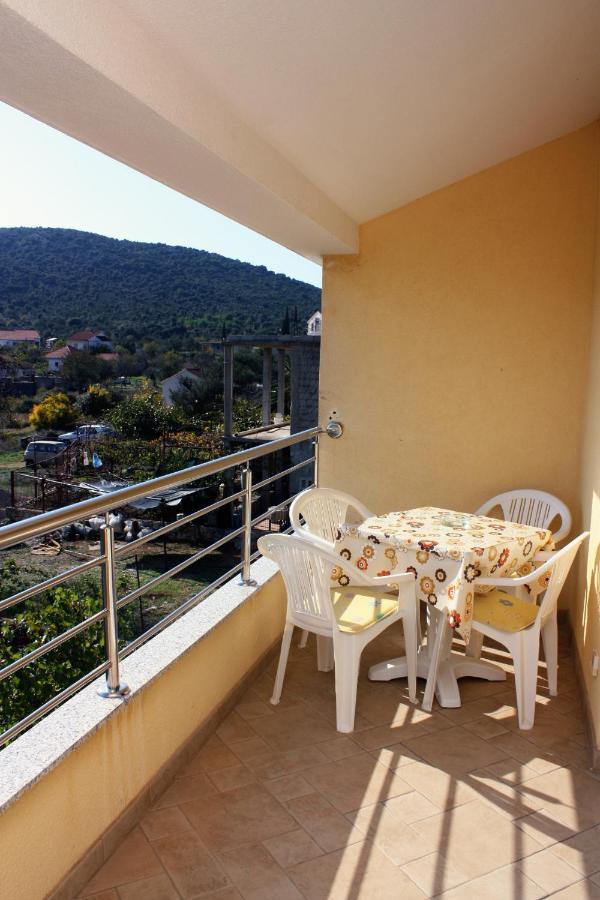 Apartments By The Sea Vinisce, Trogir - 5229 Dış mekan fotoğraf