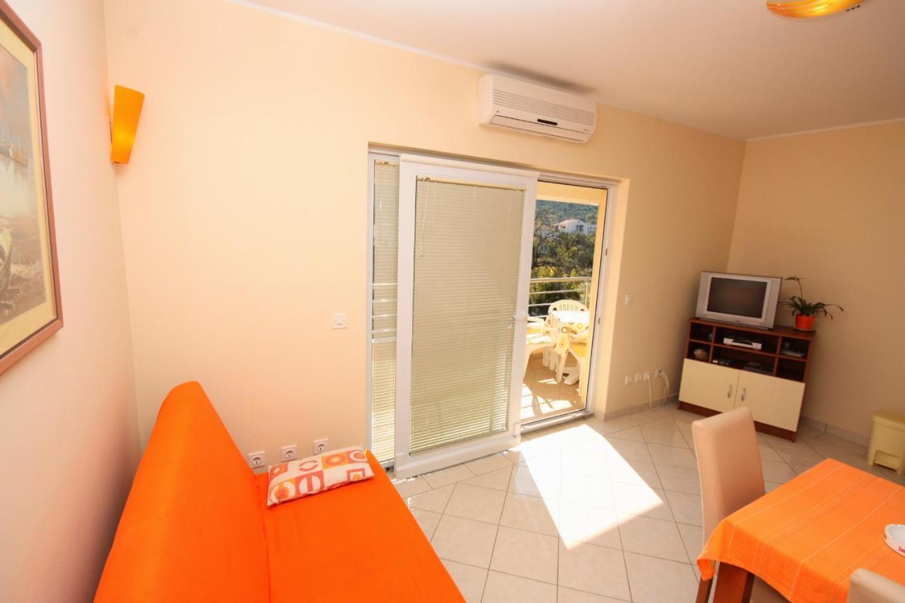 Apartments By The Sea Vinisce, Trogir - 5229 Dış mekan fotoğraf
