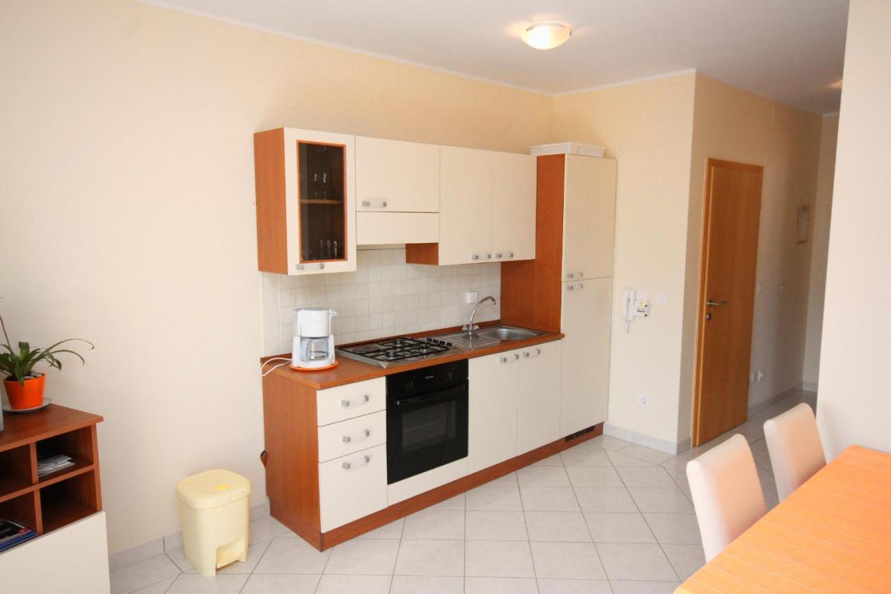 Apartments By The Sea Vinisce, Trogir - 5229 Dış mekan fotoğraf