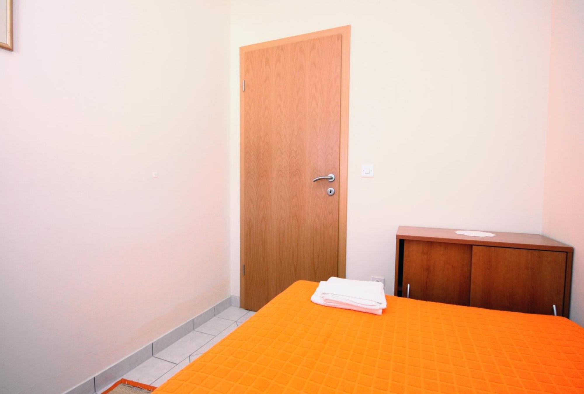 Apartments By The Sea Vinisce, Trogir - 5229 Oda fotoğraf